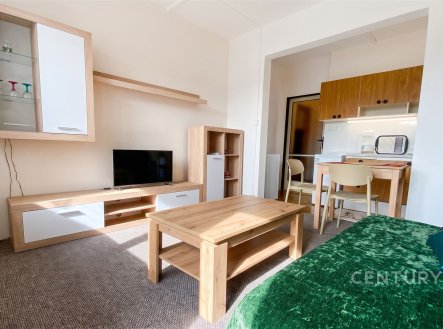 PRONÁJEM PLNĚ VYBAVENÉ GARSONKY, 28 M², S VELKÝM BALKONEM BLÍZKO CENTRA ZLÍNA