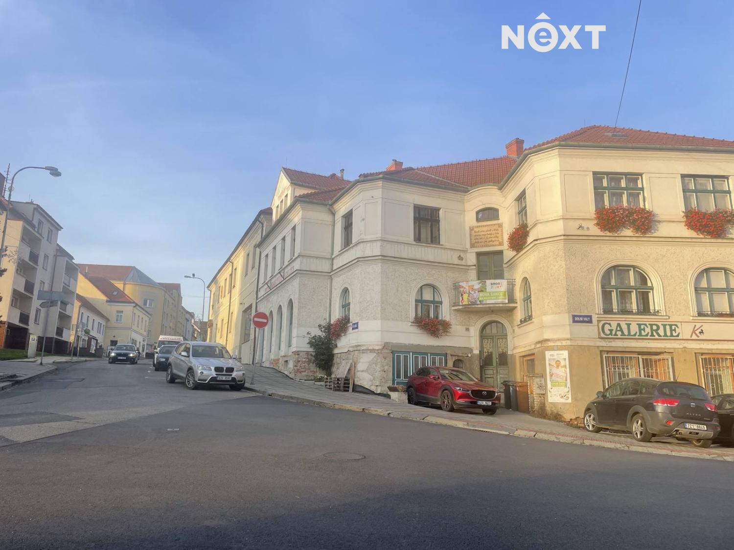 Pronájem komerční Obchodní prostory, 200㎡