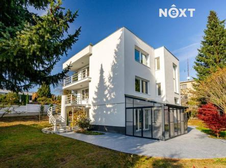 Pronájem domu/vily, 290 m²