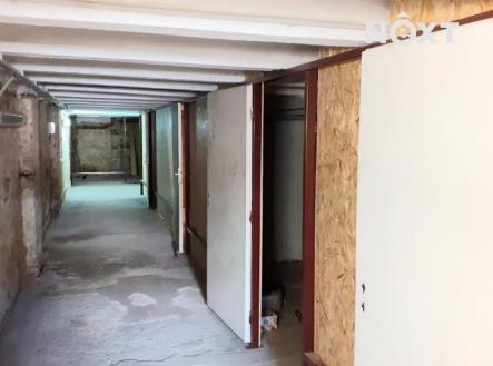 Pronájem komerčního objektu, sklad, 1 673 m²