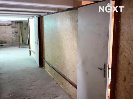 Pronájem komerčního objektu, sklad, 1 673 m²