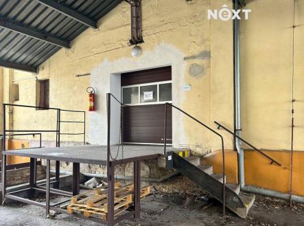 Pronájem komerčního objektu, sklad, 1 673 m²