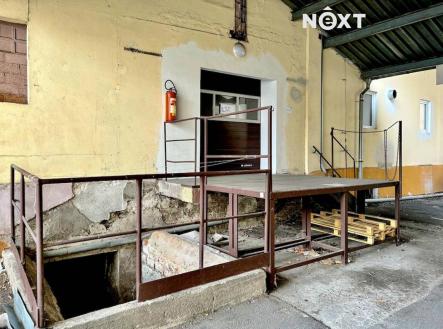 Pronájem komerčního objektu, sklad, 1 673 m²