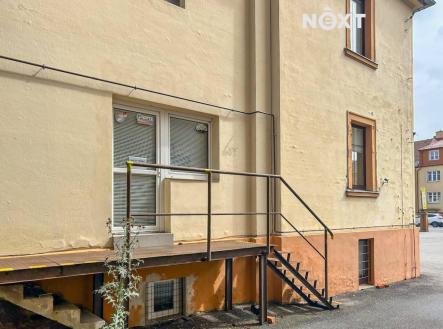 Pronájem komerčního objektu, sklad, 1 673 m²