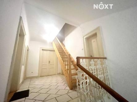 Pronájem komerčního objektu, obchodní centrum, 731 m²