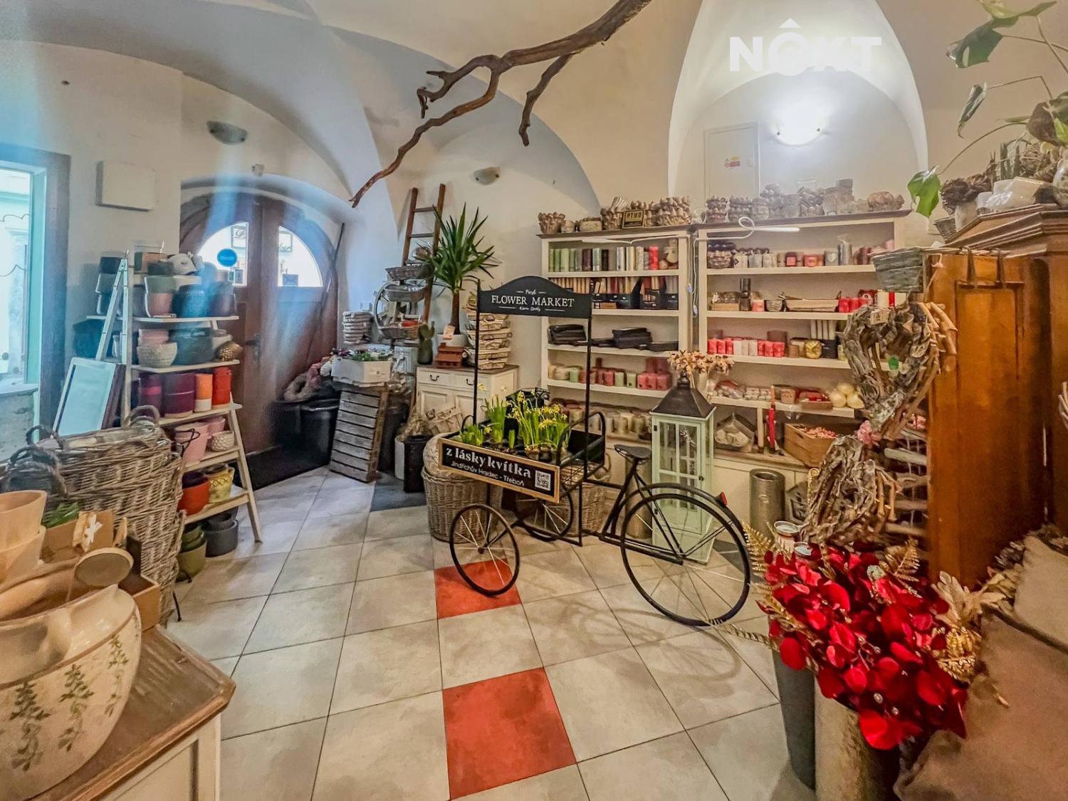 Pronájem komerční Obchodní prostory, 79㎡