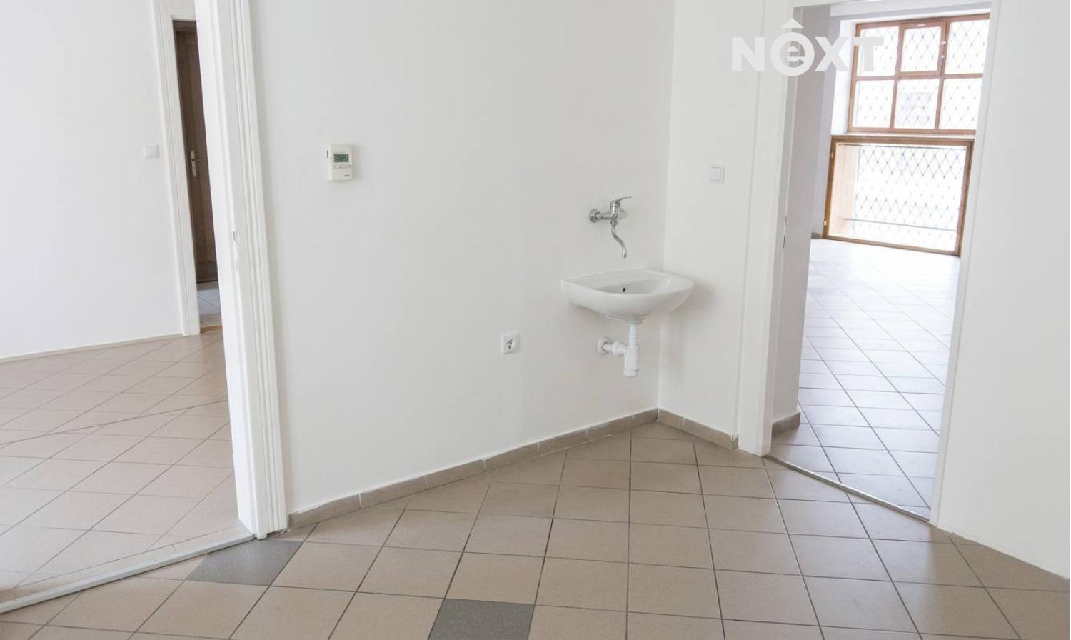 Pronájem komerční Obchodní prostory, 100㎡