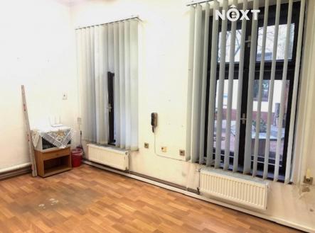 Pronájem komerčního objektu, obchodní centrum, 685 m²