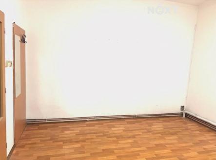 Pronájem komerčního objektu, obchodní centrum, 685 m²