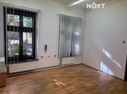 Pronájem komerčního objektu, obchodní centrum, 685 m²
