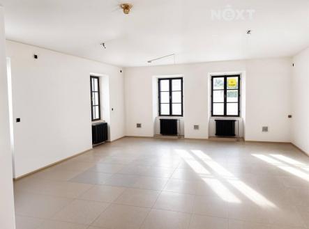 Pronájem komerčního objektu, obchodní centrum, 667 m²