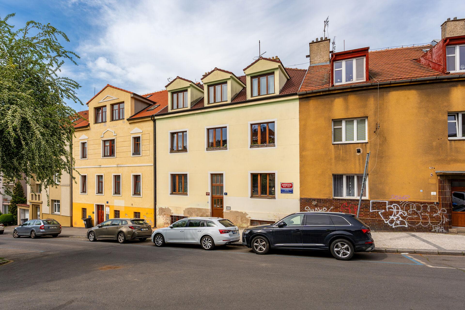 Byt 1+kk 28 m2, Praha 6 – Břevnov, Vodňanského ulice po kompletní rekonstrukci.