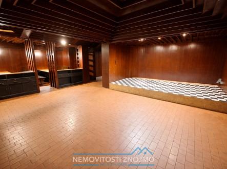 Pronájem obchodní prostor, 375 m²