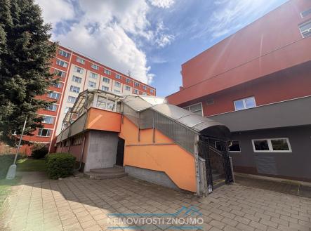 Pronájem obchodní prostor, 375 m²