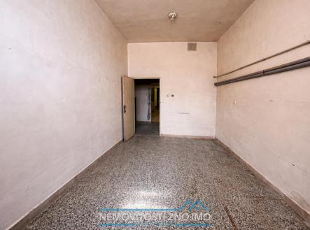 Pronájem obchodní prostor, 375 m²