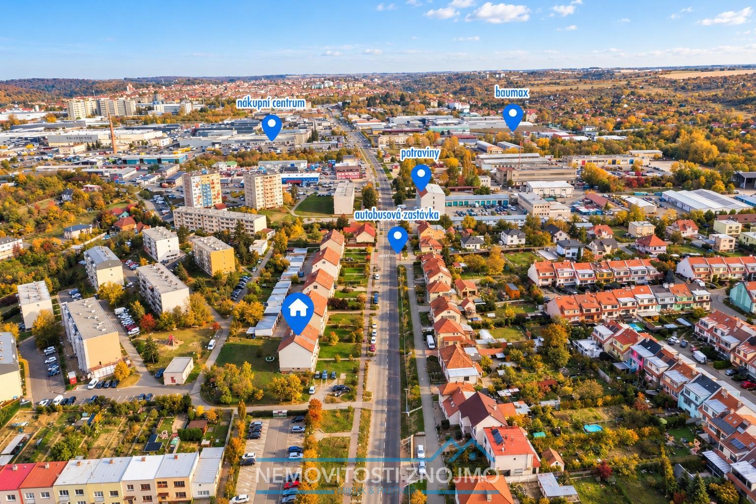 Podzimní město s mapovými značkami