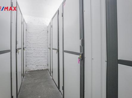 Pronájem - skladovací prostor, 2 m²