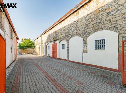 Prodej nájemního domu, 1 500 m²