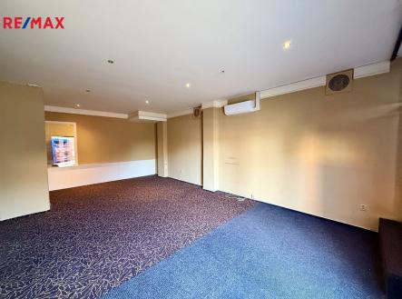 Pronájem - obchodní prostor, 224 m²