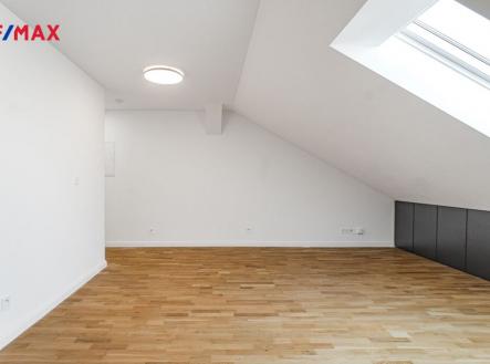 Pronájem bytu, 1+kk, 33 m²