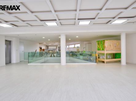 Pronájem obchodní prostory, 97 m²
