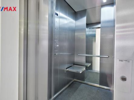 Pronájem obchodní prostor, 139 m²