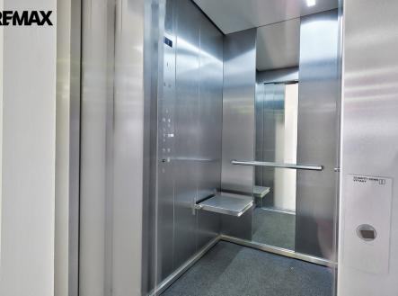 Pronájem obchodní prostor, 139 m²