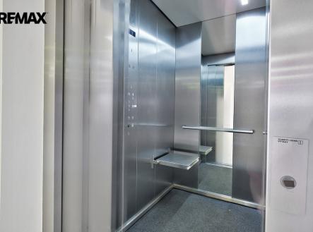 Pronájem obchodní prostory, 139 m²