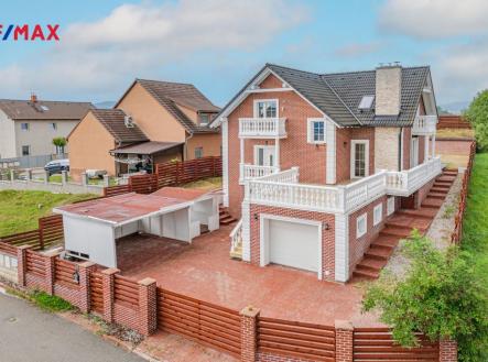 Pronájem - dům/vila, 228 m²