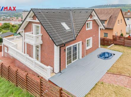Pronájem - dům/vila, 228 m²
