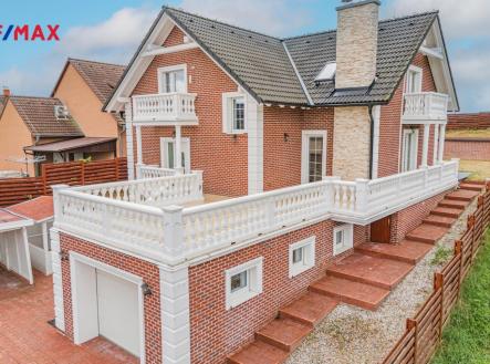Pronájem - dům/vila, 228 m²