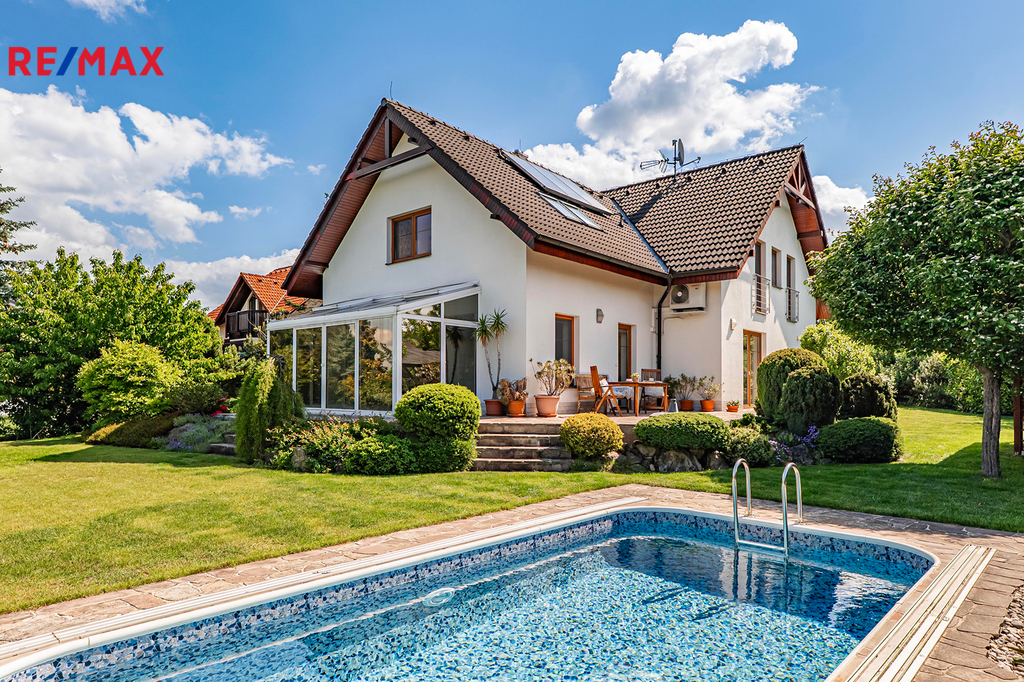 bazén s protiproudem