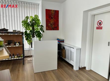 Pronájem - obchodní prostor, 94 m²