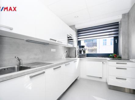 Pronájem kanceláře, 121 m²