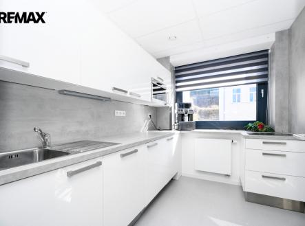 Pronájem kanceláře, 121 m²