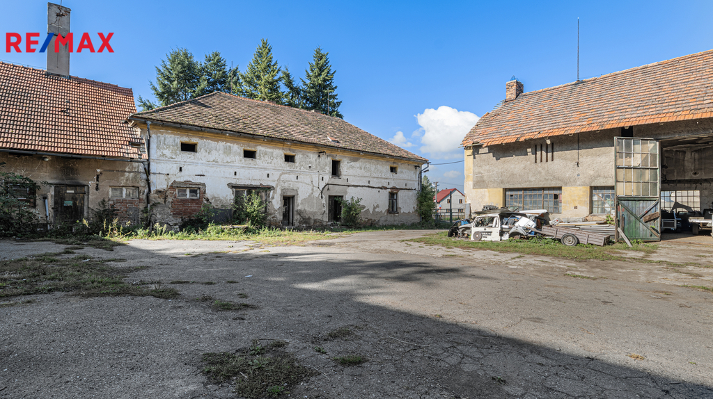 Pohled na budovy ze dvora