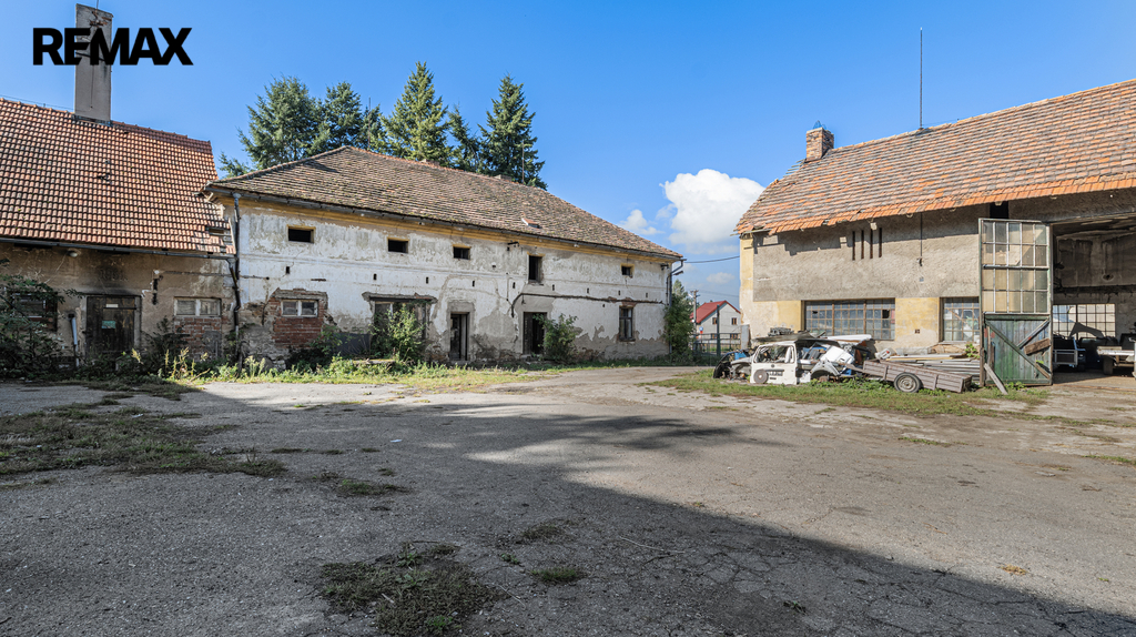Pohled na budovy ze dvora
