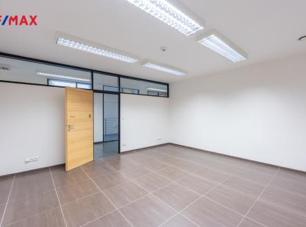 Pronájem kanceláře, 150 m²