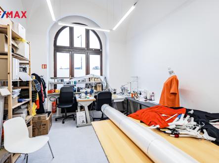 Pronájem obchodní prostor, 286 m²