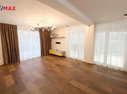 Pronájem domu/vily, 280 m²