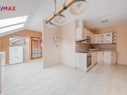 Pronájem bytu, 4+kk, 90 m²