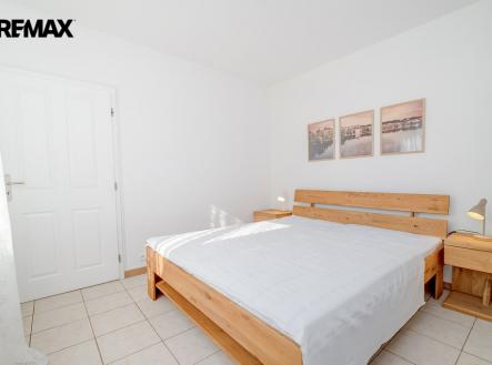 Pronájem bytu, 2+kk, 43 m²