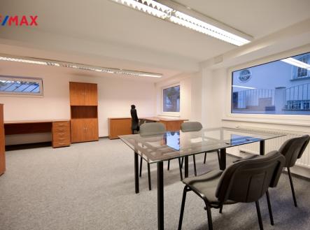 Pronájem kanceláře, 60 m²