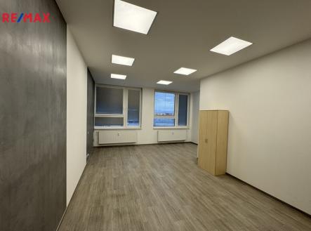 Pronájem kanceláře, 68 m²