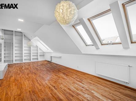 Pronájem bytu, 6+1, 200 m²