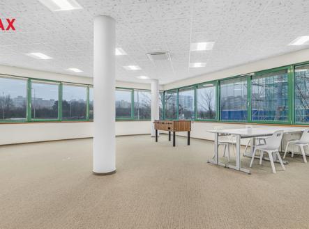 Pronájem kanceláře, 875 m²