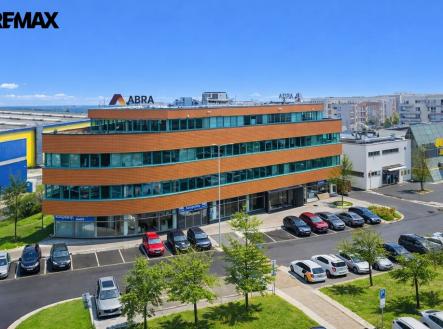 Pronájem kanceláře, 875 m²