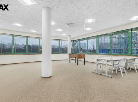 Pronájem kanceláře, 875 m²
