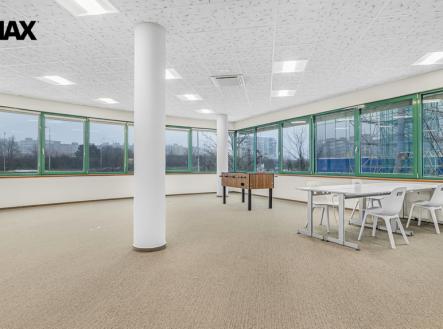 Pronájem kanceláře, 875 m²