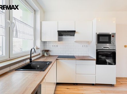 Prodej bytu 3+kk, 57,74 m² se sklepem + garáž 20,5 m², zahrada k užívání